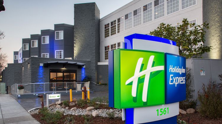 Holiday Inn Express Exterior