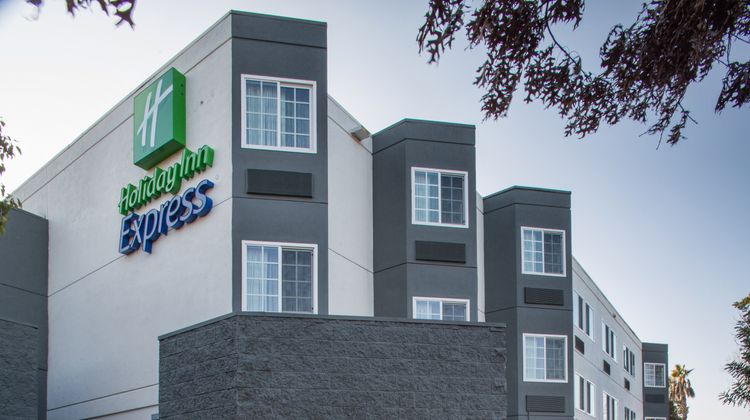 Holiday Inn Express Exterior