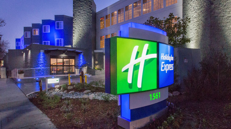 Holiday Inn Express Exterior