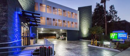 Holiday Inn Express Exterior