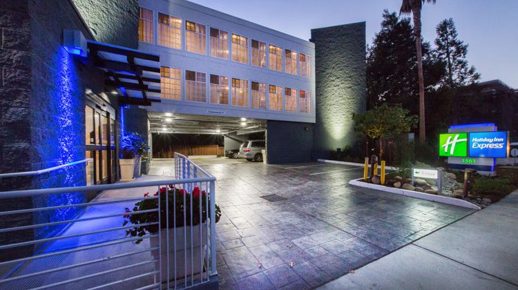 Holiday Inn Express Exterior