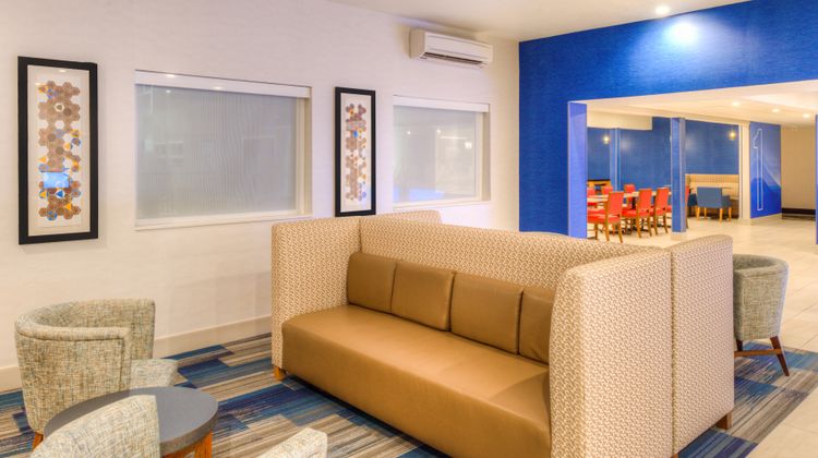Holiday Inn Express Lobby