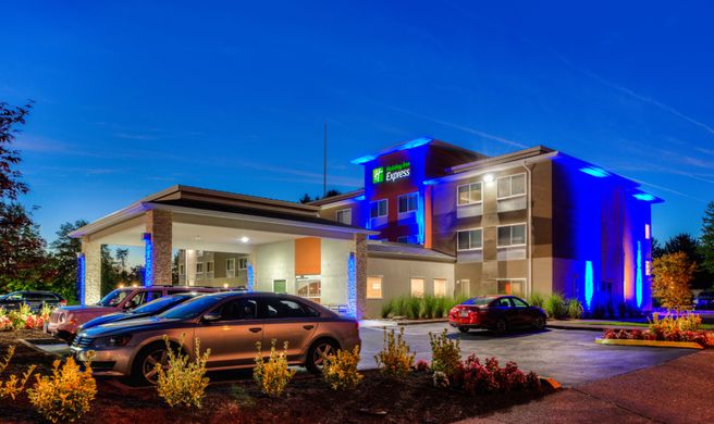 Holiday Inn Express Exterior