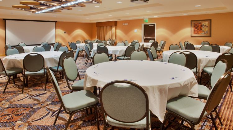 Holiday Inn Express Hotel & Suites Ballroom