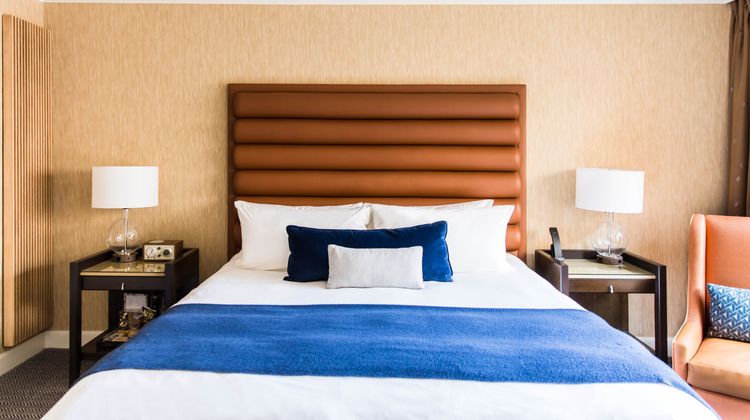 Dossier Hotel Room