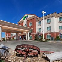 Holiday Inn Express Hotel & Suites