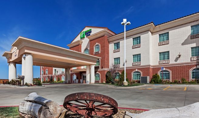Holiday Inn Express Hotel & Suites Exterior
