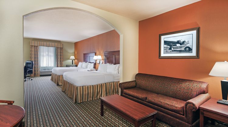 Holiday Inn Express Hotel & Suites Suite