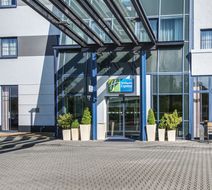 Holiday Inn Express Frankfurt Airport Exterior