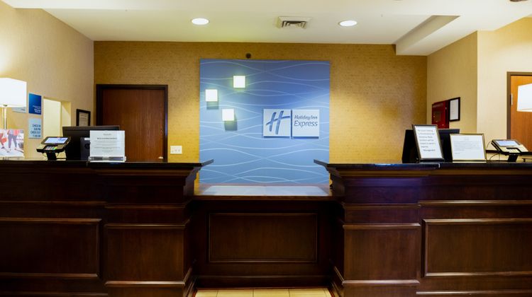 Holiday Inn Express Hotel & Stes Lobby