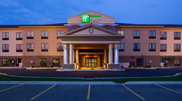 Holiday Inn Express and Suites Exterior