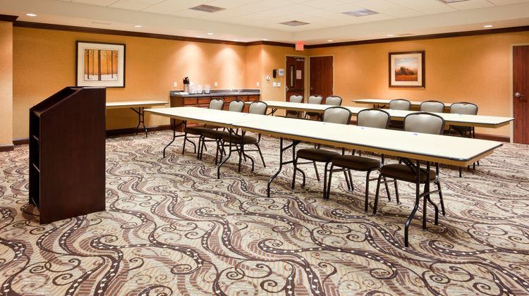 Holiday Inn Express and Suites Meeting