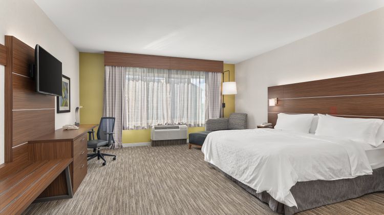 Holiday Inn Express Sacramento Airport Room