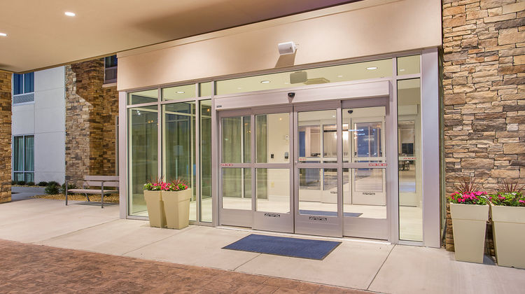 Holiday Inn Express & Suites Covington Exterior