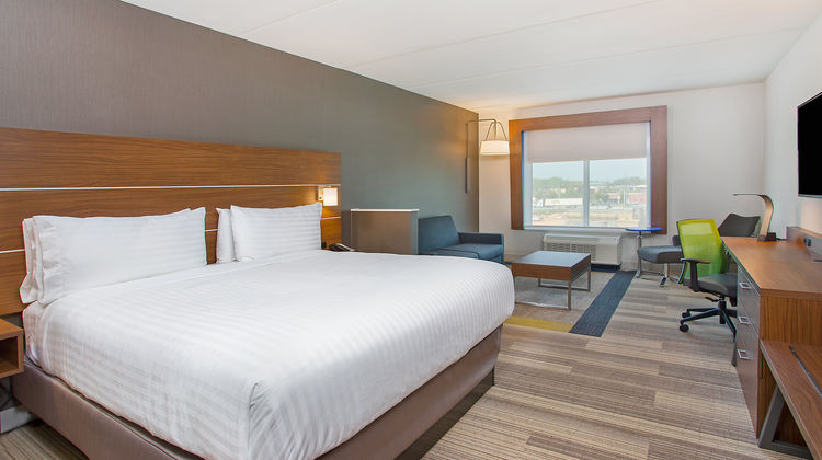 Holiday Inn Express & Suites Covington Suite