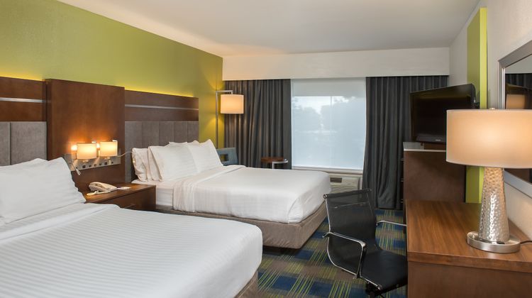 Holiday Inn Express Hotel & Suites Room