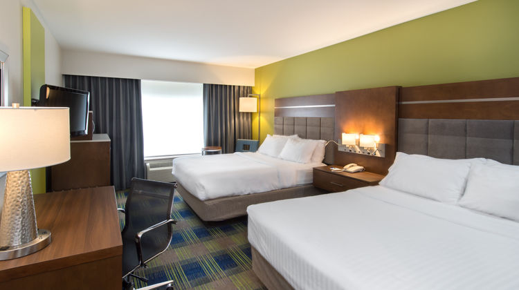 Holiday Inn Express Hotel & Suites Suite