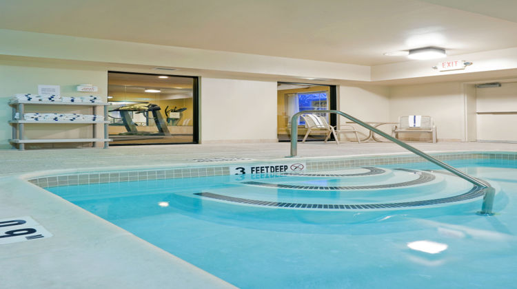 Holiday Inn Express Hotel & Suites Pool