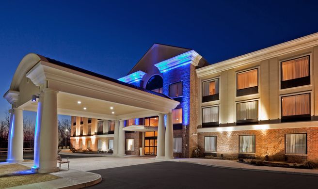 Holiday Inn Express Hotel & Suites Exterior