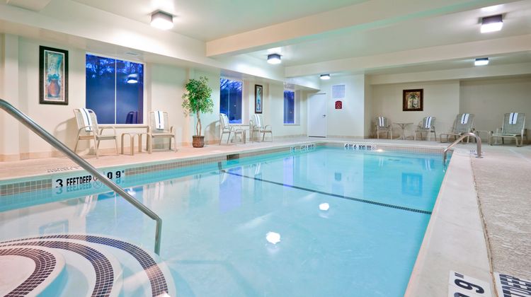 Holiday Inn Express Hotel & Suites Pool