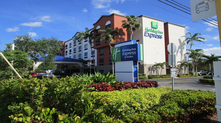 Holiday Inn Express & Suites FLL Arpt W Exterior