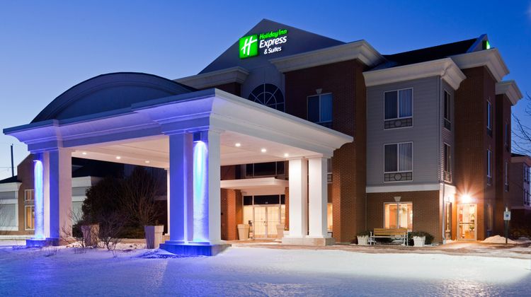 Holiday Inn Express & Suites Exterior