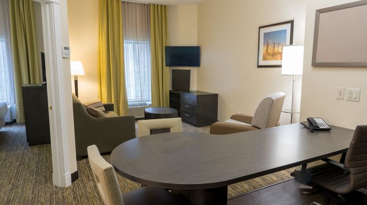 Candlewood Suites Stevensville Suite