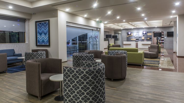 Holiday Inn Express Mexico-Toreo Lobby