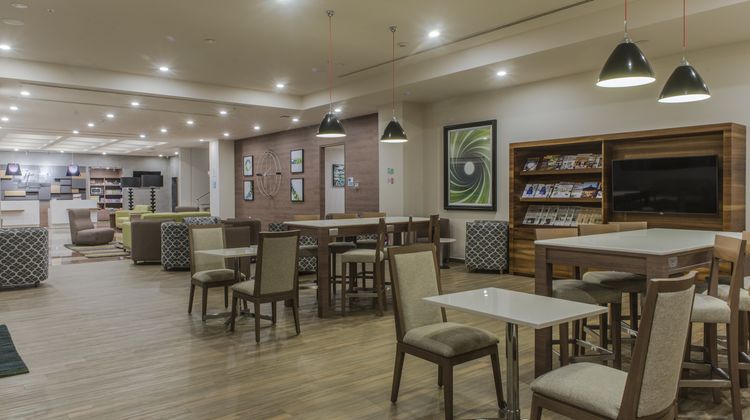 Holiday Inn Express Mexico-Toreo Lobby