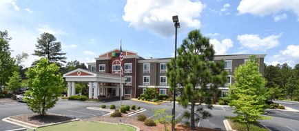 Holiday Inn Express Hotel & Suites Exterior