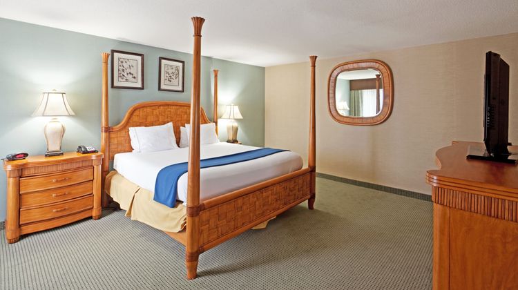 Holiday Inn Express Suite