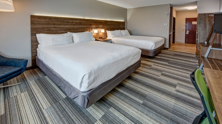 Holiday Inn Express Corsicana I-45 Room
