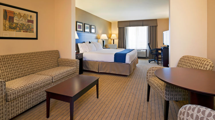 Holiday Inn Express Suite