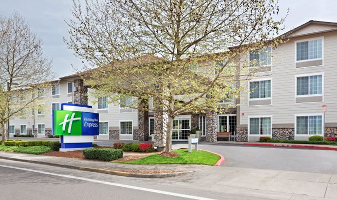Holiday Inn Express on the River Exterior