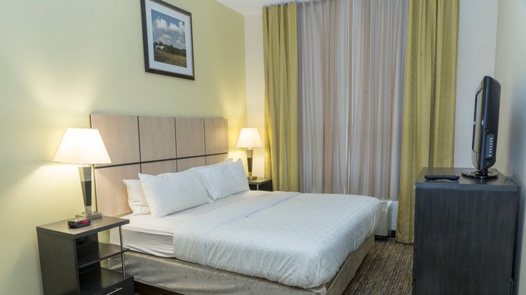 Candlewood Suites Stevensville Room