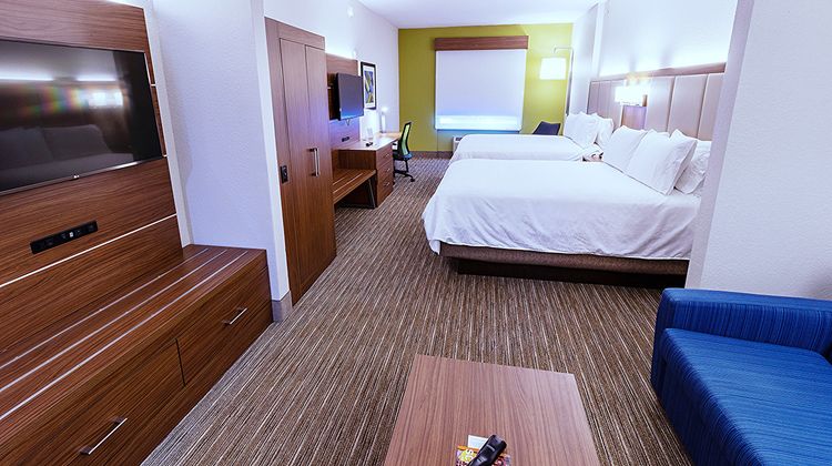 Holiday Inn Express Hotel & Suites Suite