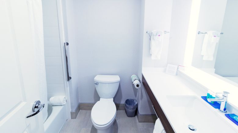 <b>Holiday Inn Express Hotel & Suites Room</b>. Images powered by <a href="https://www.leonardoworldwide.com/" title="Leonardo Worldwide" target="_blank">Leonardo</a>.