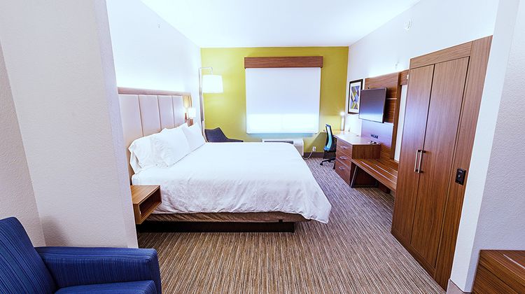 Holiday Inn Express Hotel & Suites Suite