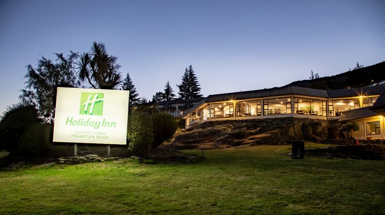 Holiday Inn Queenstown Frankton Road Exterior