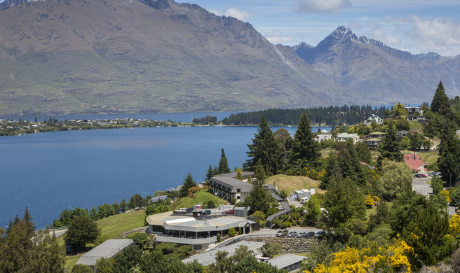 Holiday Inn Queenstown Frankton Road Exterior