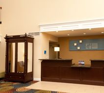 Holiday Inn Express & Suites Lobby