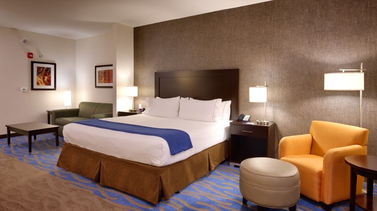 Holiday Inn Express Overland Park Room