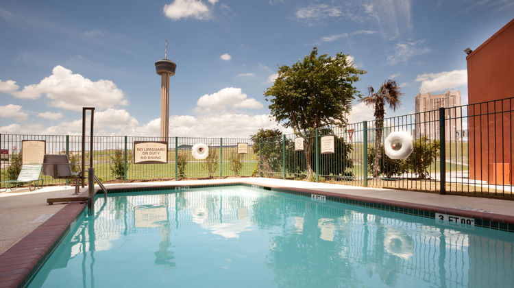 Staybridge Suites Pool