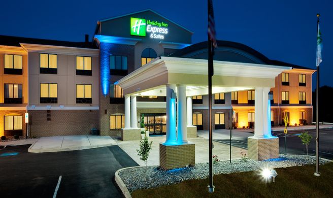 Holiday Inn Express Hotel & Suites Exterior