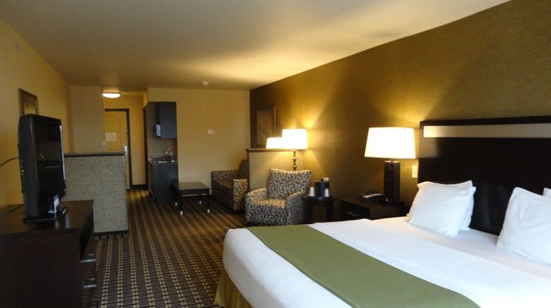 <b>Holiday Inn Express Hotel & Suites Room</b>. Images powered by <a href="https://www.leonardoworldwide.com/" title="Leonardo Worldwide" target="_blank">Leonardo</a>.