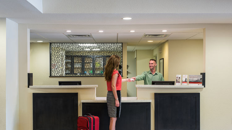 Candlewood Suites Bloomington Exterior