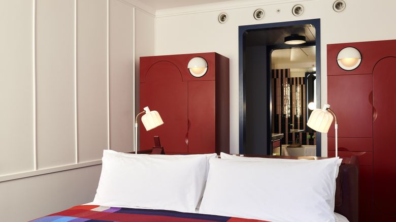 <b>The Standard London Room</b>. Images powered by <a href="https://www.leonardoworldwide.com/" title="Leonardo Worldwide" target="_blank">Leonardo</a>.