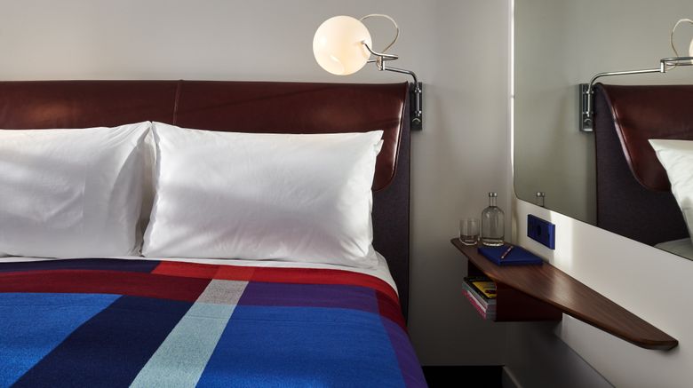 <b>The Standard London Room</b>. Images powered by <a href="https://www.leonardoworldwide.com/" title="Leonardo Worldwide" target="_blank">Leonardo</a>.