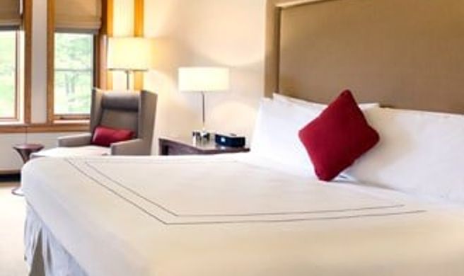 Whispering Oaks Room