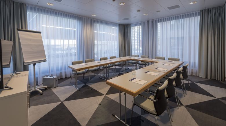 <b>Holiday Inn Express Luzern Kriens Meeting</b>. Images powered by <a href="https://www.leonardoworldwide.com/" title="Leonardo Worldwide" target="_blank">Leonardo</a>.